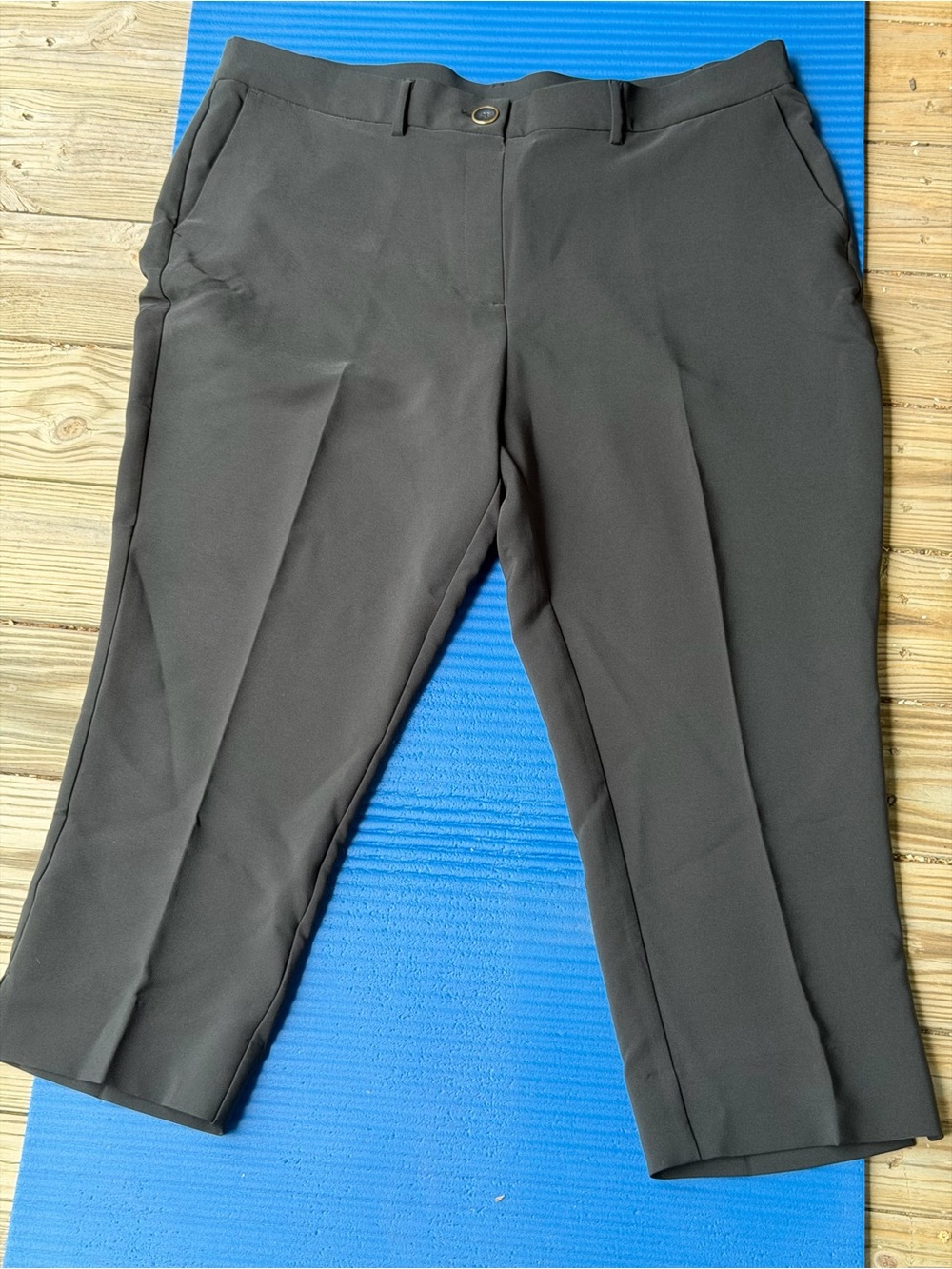 Isaac Mizrahi Black Dress Capris